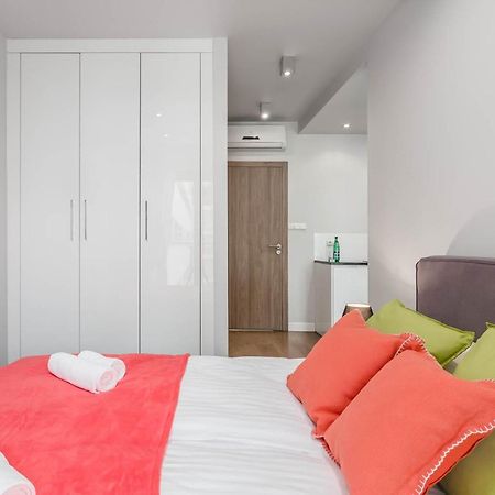 Rent Like Home - Oxygen Wronia 45 II วอร์ซอ ภายนอก รูปภาพ